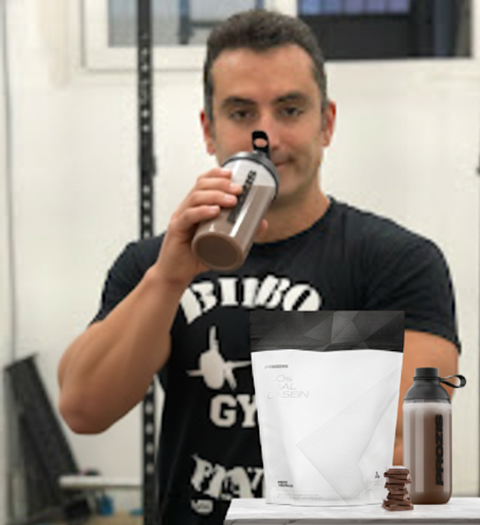 tomando proteína por la noche