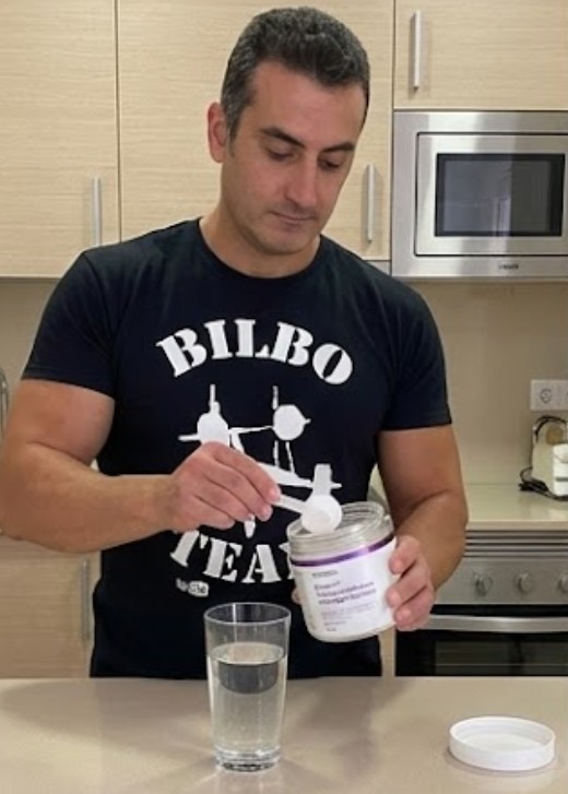 Preparando la dosis Colágeno Marino en la cocina